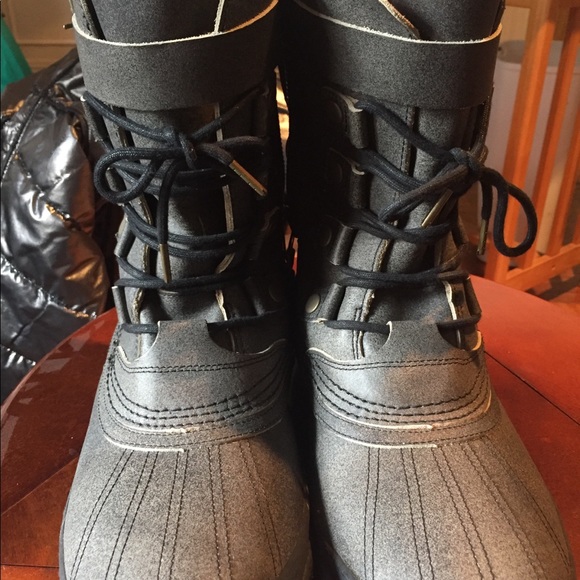 Shearling Sorel snow boots. - Picture 4 of 4